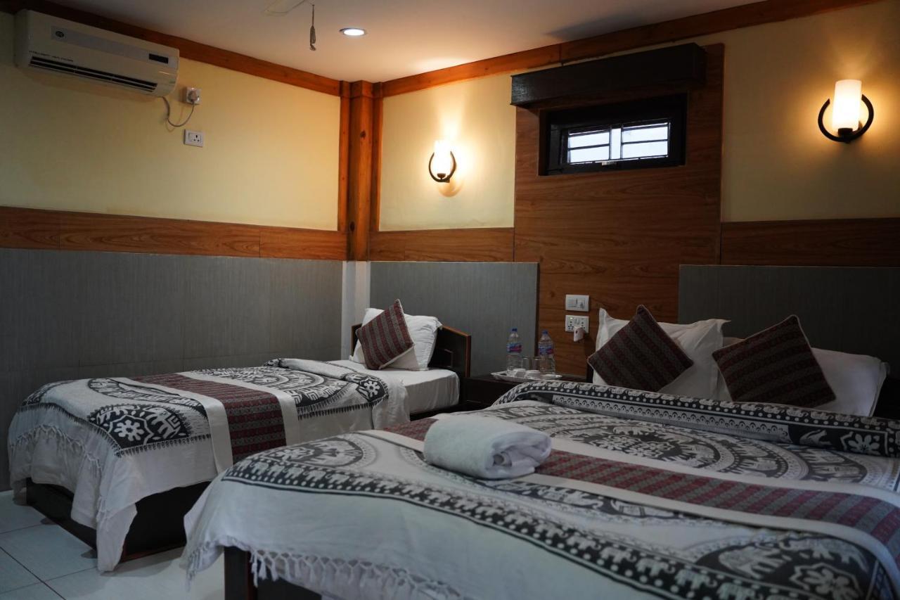 Chitwan Riverside Resort Sauraha Exterior photo
