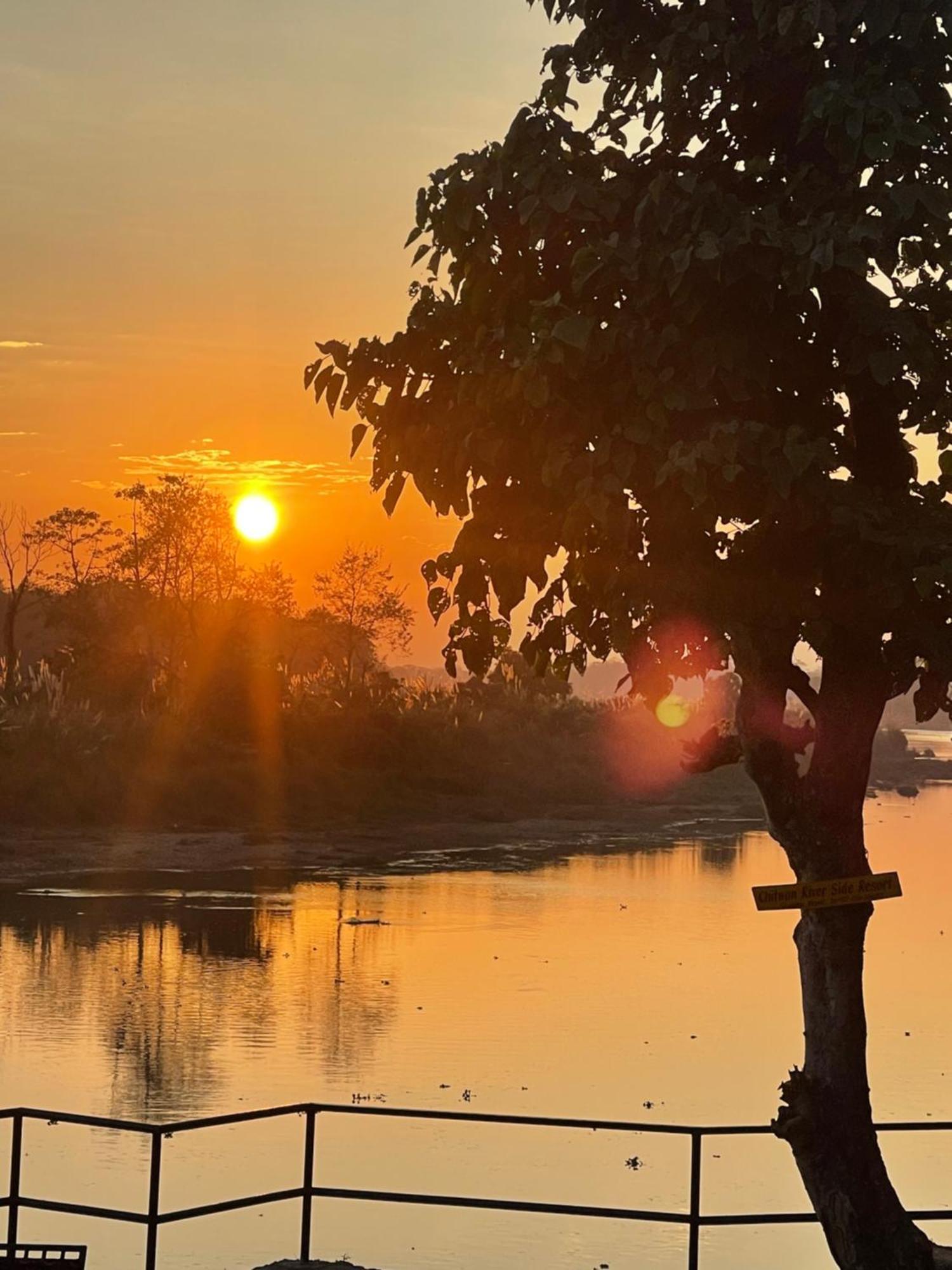Chitwan Riverside Resort Sauraha Exterior photo