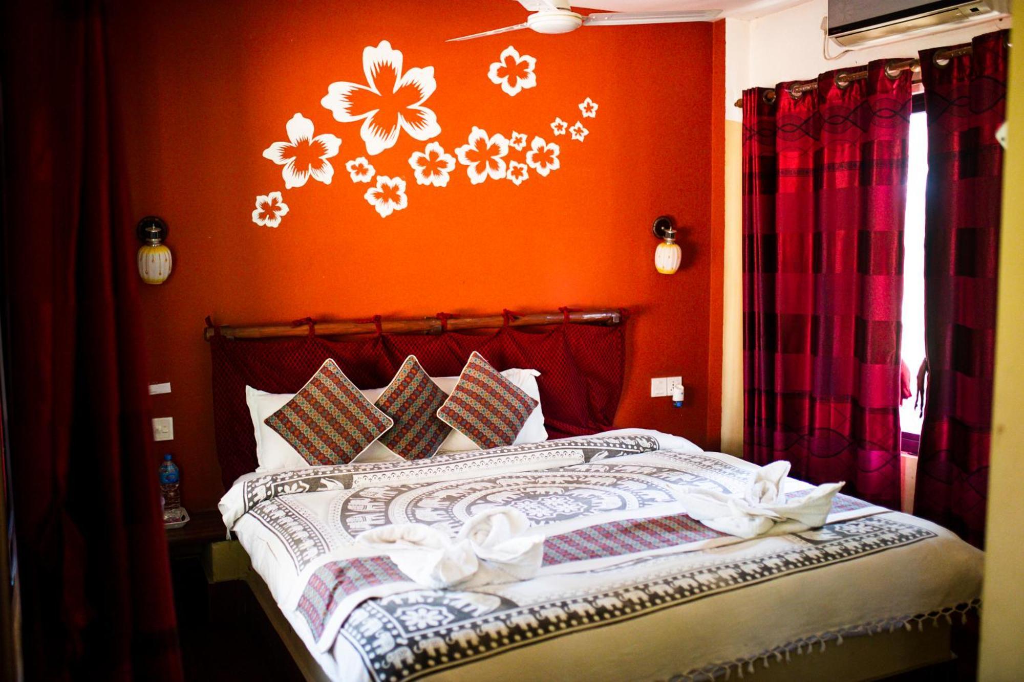 Chitwan Riverside Resort Sauraha Exterior photo
