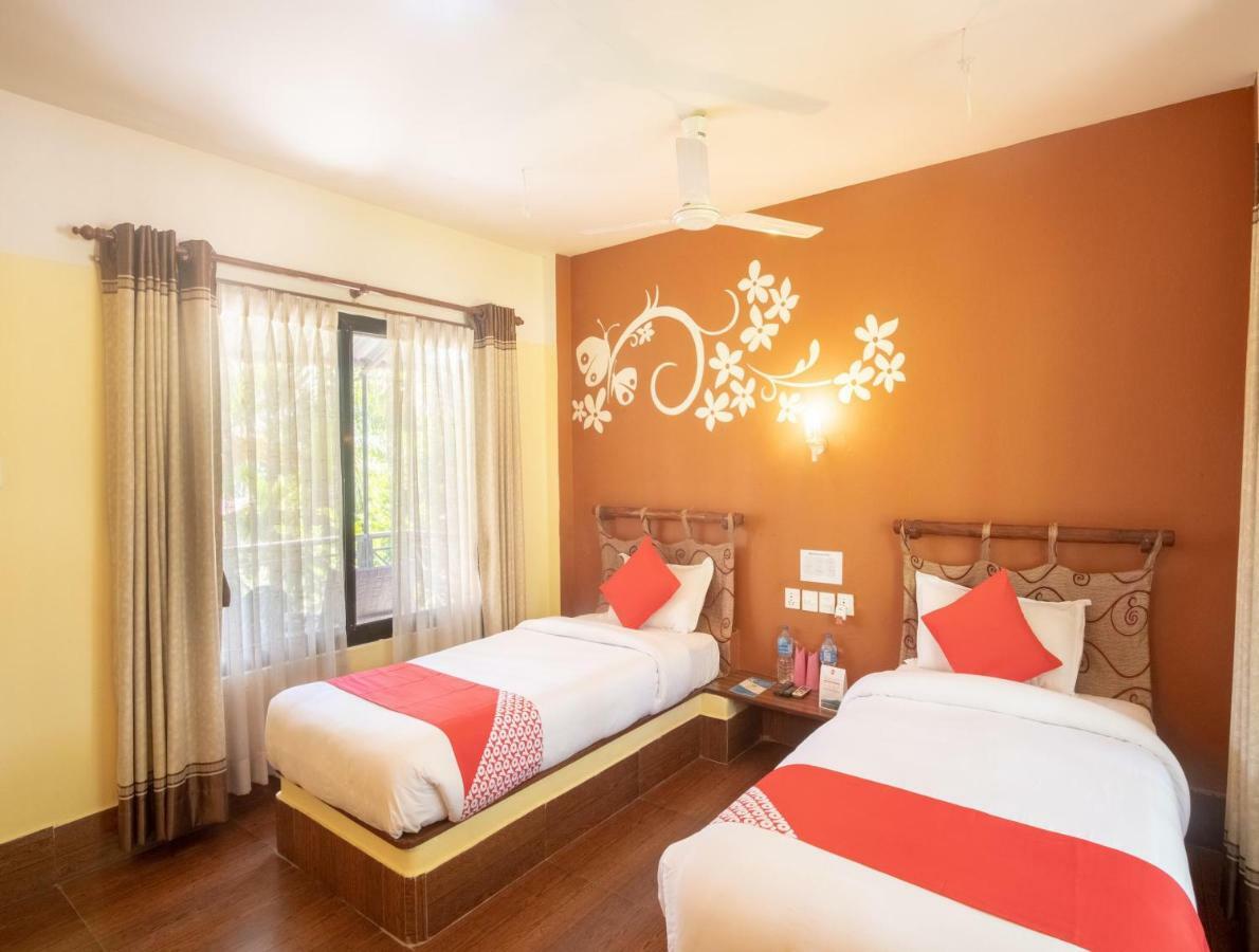 Chitwan Riverside Resort Sauraha Exterior photo