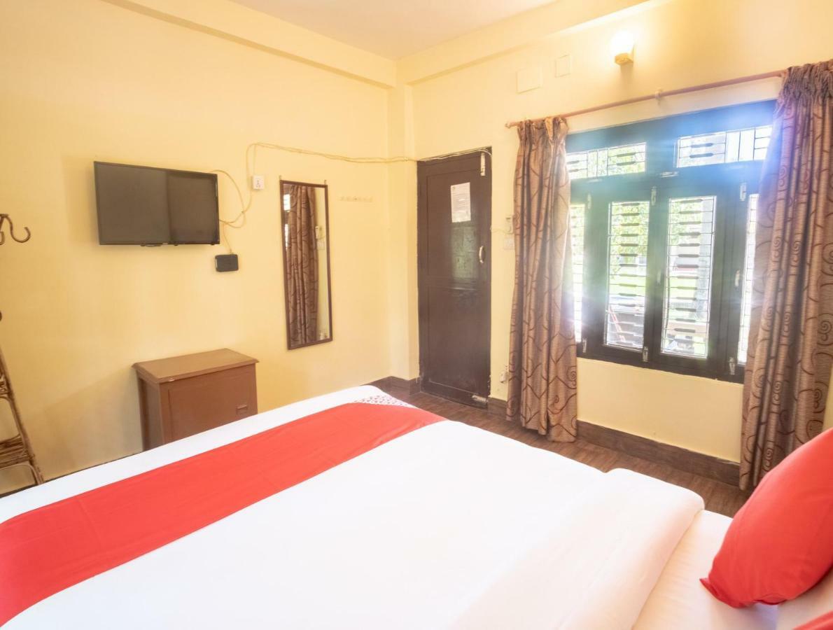 Chitwan Riverside Resort Sauraha Exterior photo
